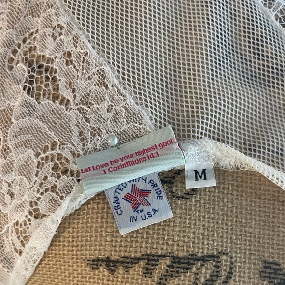 Ver’E’Ne Lace dress. Medium. - Picture 5 of 5